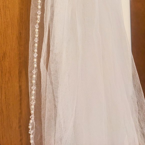 David's Bridal Pearl and Bead Veil V563 Ivory - Picture 5 of 15